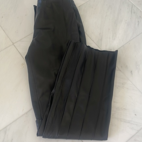 Black leather pants. - Picture 5 of 7